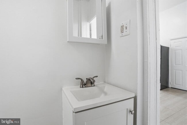 Building Photo - 3462 N Front St