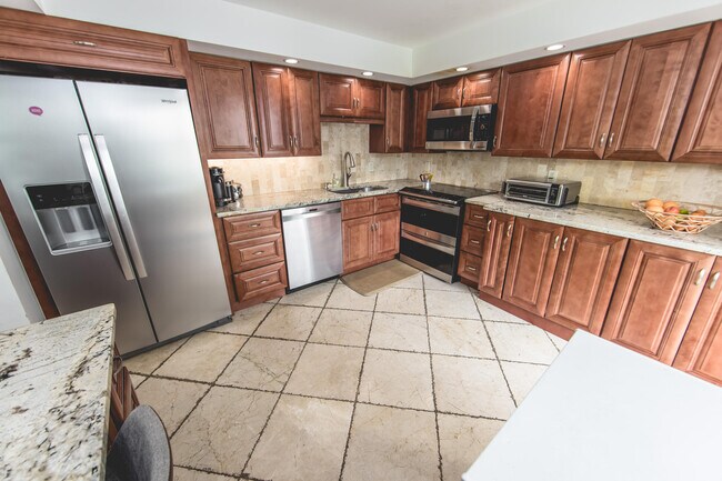 Building Photo - 501 SW 11th Pl