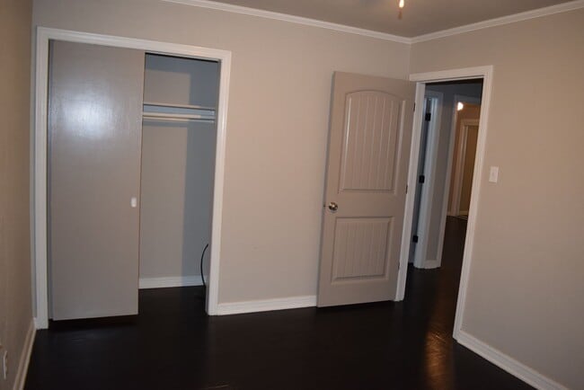 Building Photo - Cozy Comfort in a Great Location: Spacious...