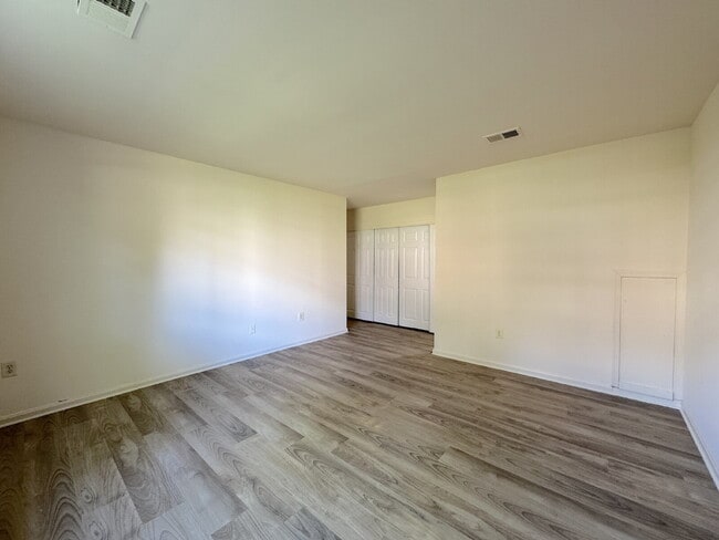 Building Photo - Comfortable Annandale Home with Functional Layout and Outdoor Space