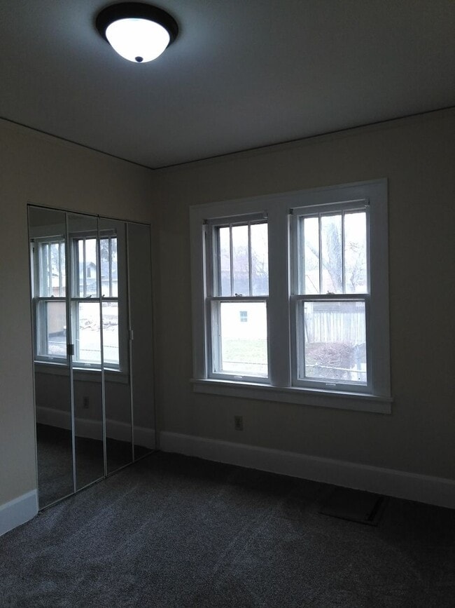 Building Photo - 619 Brown Ave