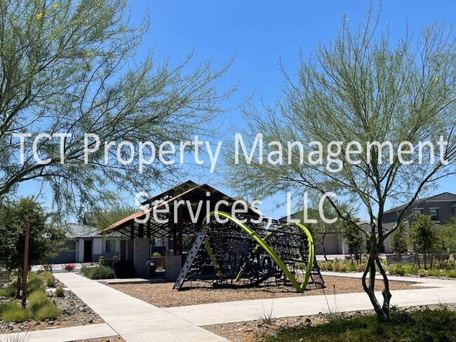 Building Photo - Stunning 4 Bedroom Overlooking Common Area!
