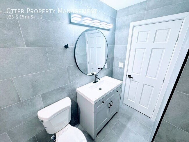 Building Photo - 926 S 15th St