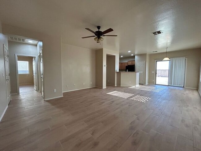 Building Photo - 7635 W Springfield Wy