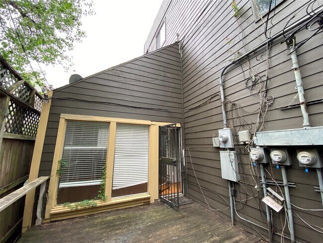 Building Photo - 404 Hawthorne St