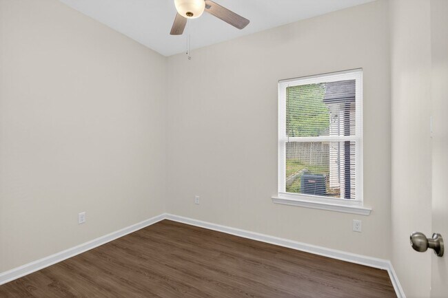 Building Photo - 3109 W 11th St