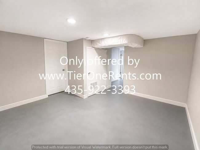 Building Photo - This property offers a NO DEPOSIT option available for qualified renters!