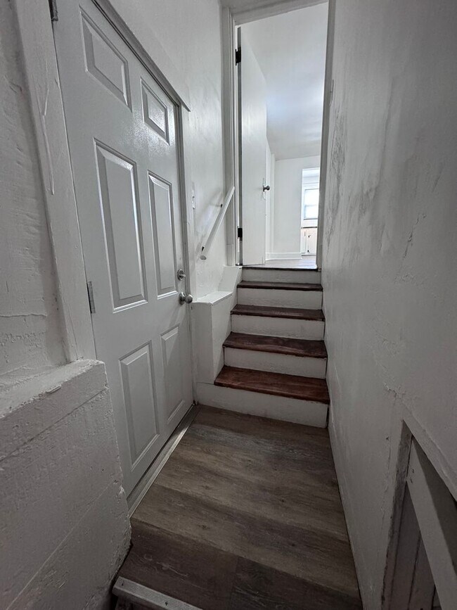 Building Photo - Gorgeous Fully Renovated 4-Bed 1-Bath House In Christy Park!!!