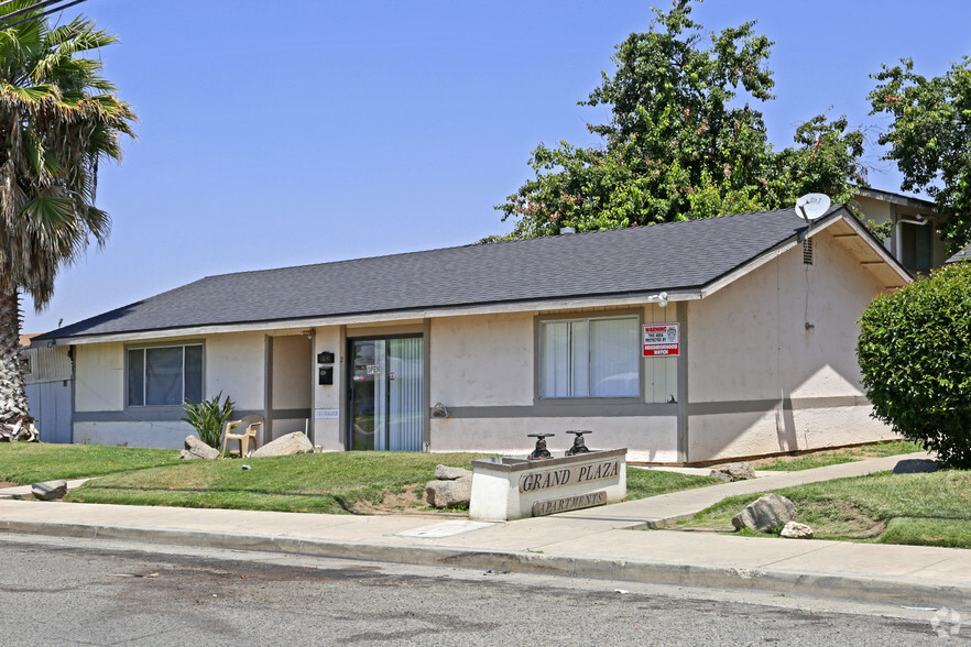 Primary Photo - Grand Plaza Apartments