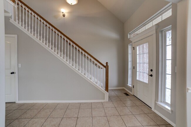 Building Photo - 5 Bed | 2.5 Baths | Broken Arrow