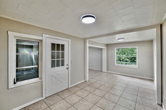 Building Photo - 823 N Arlington Ave