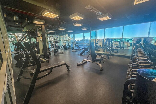 Building Photo - 650 West Ave