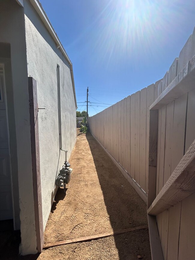 Building Photo - Newly remodeled 3 Bedroom 1 Bath House