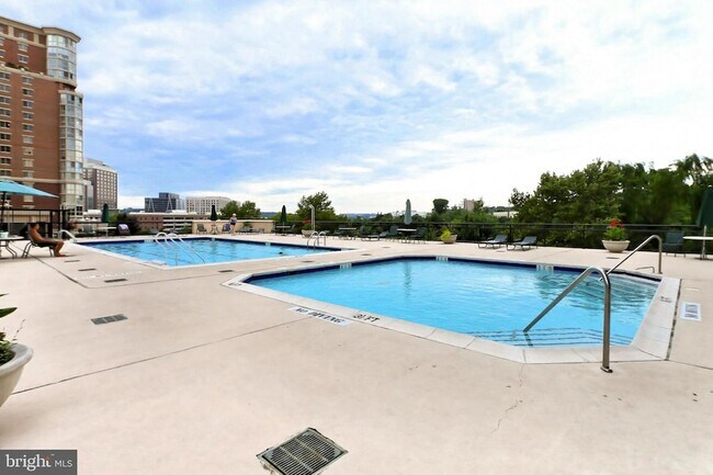 Building Photo - 2151 Jamieson Ave