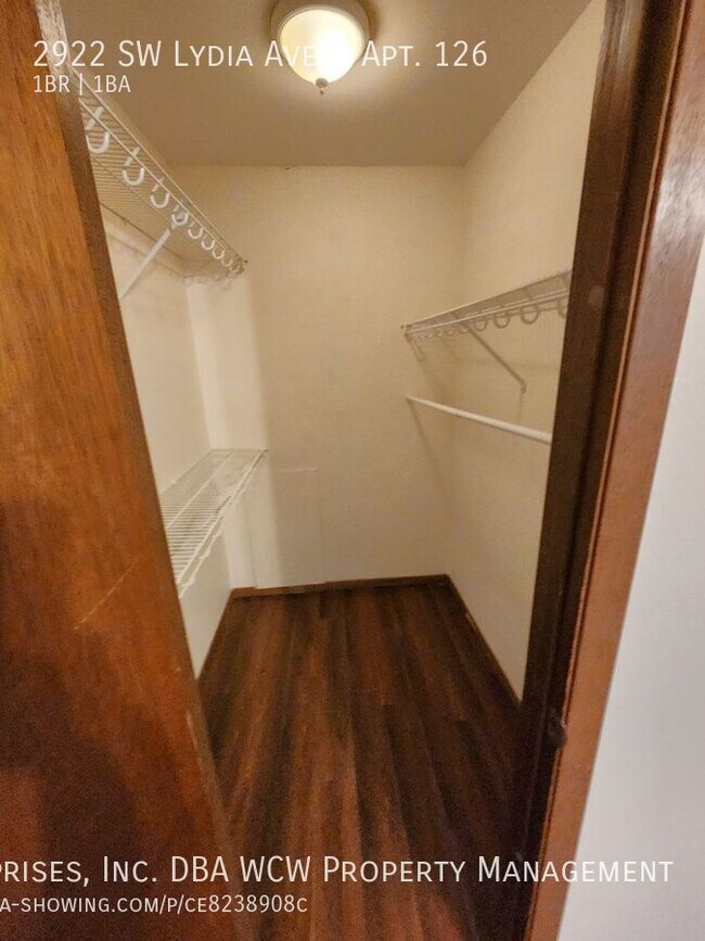 Building Photo - Huntington Condominiums, ground level, imm...