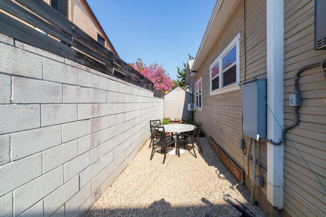 Building Photo - 321 Heliotrope Dr