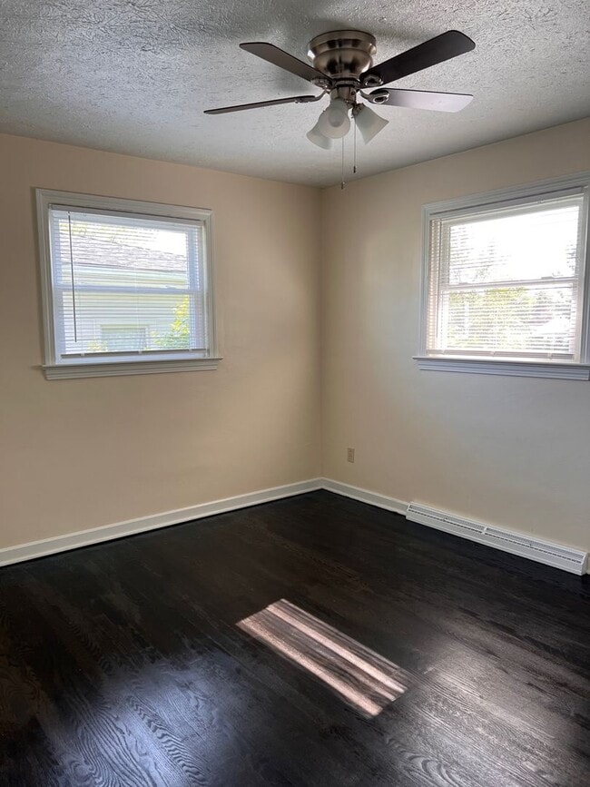 Building Photo - 926 N Ward Ave