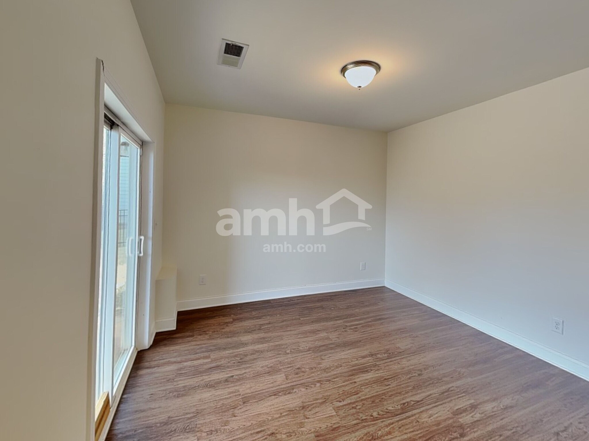 Building Photo - 706 Cyprus Ave