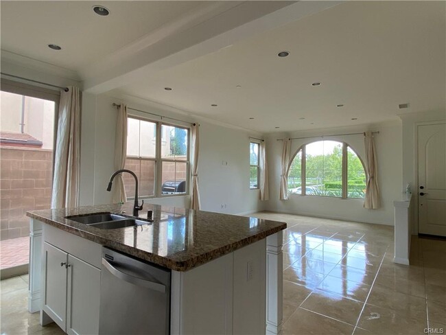 Building Photo - 32 Ovation