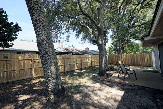 Building Photo - 104 Cedar Ridge Way