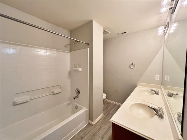 Building Photo - 5213 Birchwood Dr