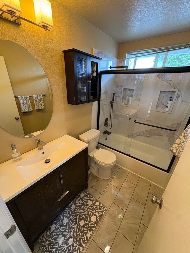 Building Photo - Beautiful 3 Bedroom 2.5 Bath Brentwood Home With SOLAR