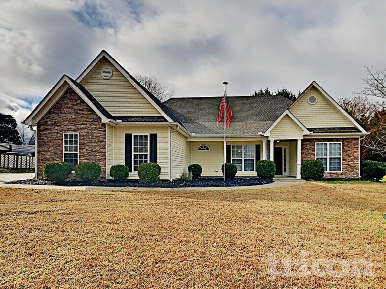 Building Photo - 170 Orchard View