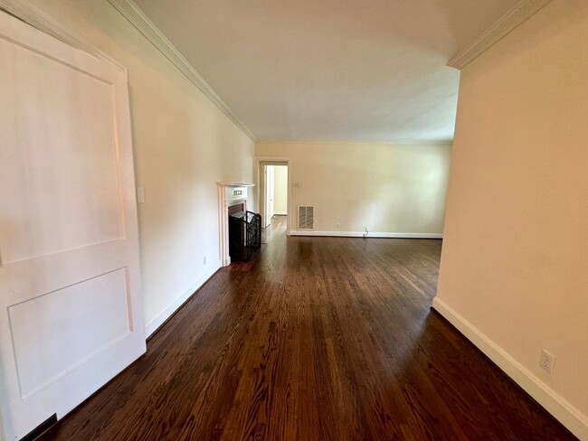 Building Photo - Charming Green Hills Single Family Home