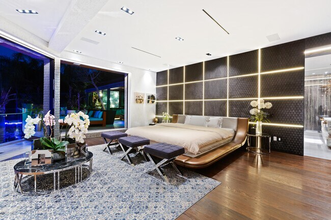 Building Photo - 8356 Sunset View Dr