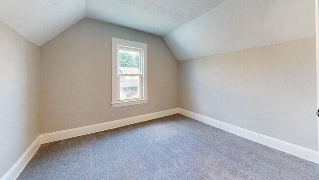 Building Photo - Old Brooklyn - 3 Bedroom Single Family Home