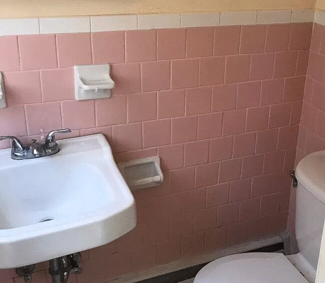 Building Photo - 2211 Victoria Blvd