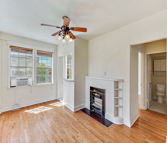 Building Photo - One-Bedroom Apartment In Belhaven!