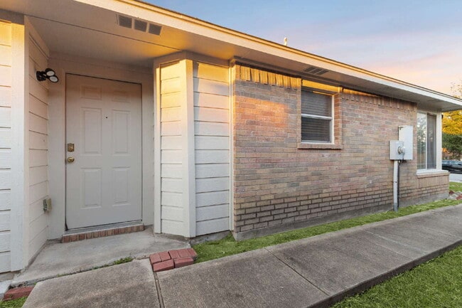 Building Photo - Charming Home in Presidential Meadows