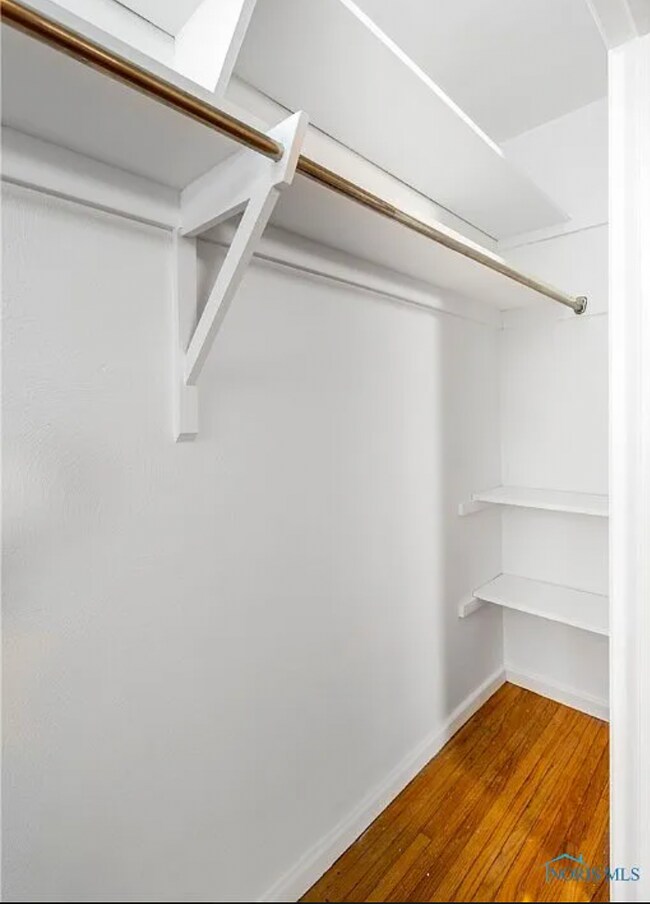 Building Photo - 4033 Hillandale Rd