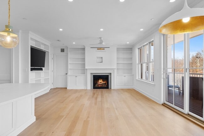 Building Photo - 37 Farragut Rd