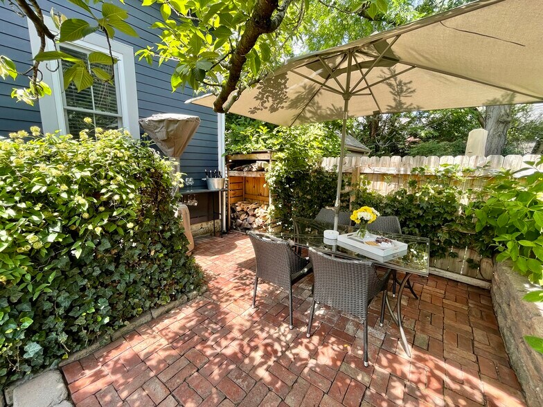 Building Photo - 196 E Columbus St