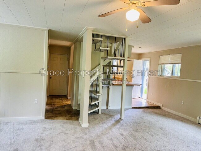 Building Photo - 3294 Smith Hill Rd