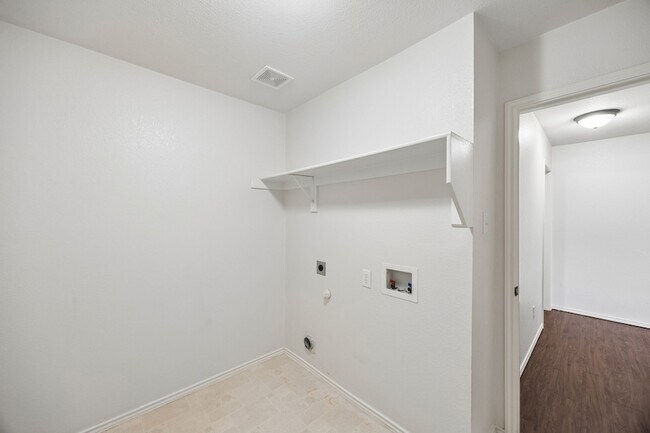 Building Photo - 1551 Cedar Springs Dr