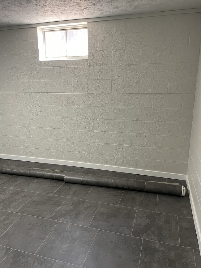 Building Photo - 866 S 45th St