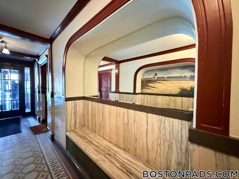 Building Photo - 452 Park Dr