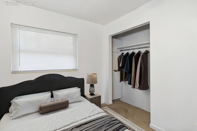 Building Photo - 3 Bedroom House off Juniper Drive!