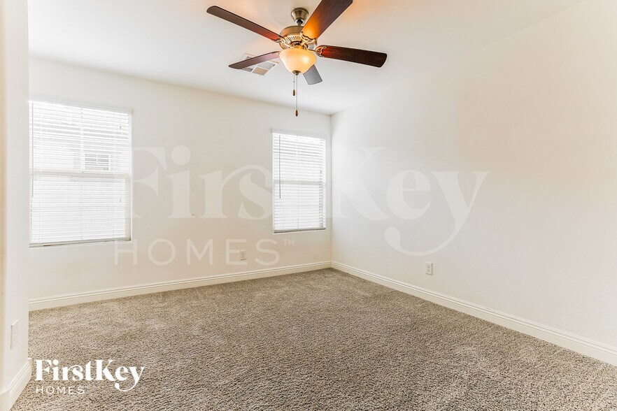 Building Photo - 6926 E Butte St