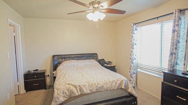 Building Photo - Gorgeous 4 Bedroom, 2 Bathroom Solar Home in Desert Oasis!