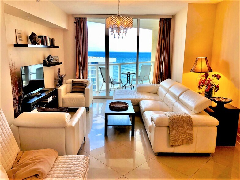 Living room - 16699 Collins Ave