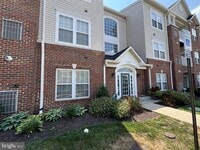 Building Photo - Beautiful 2 bedroom 2 baths condo in the gated community of Chestnut Point.