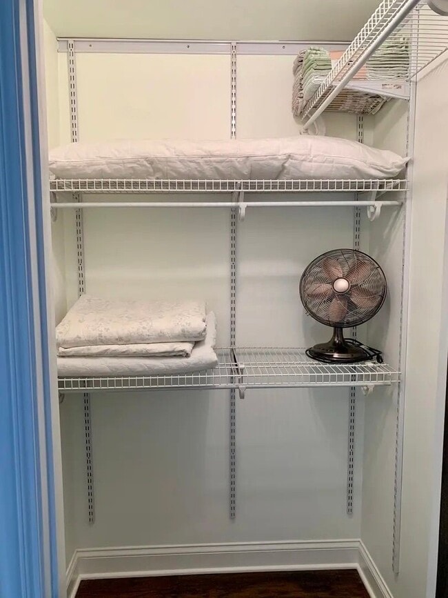 Building Photo - Beautiful 2-bedroom & 2-Bathroom Condo in ...