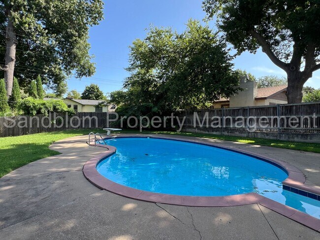 Building Photo - FOR LEASE | Mid-town Tulsa | Available Now!