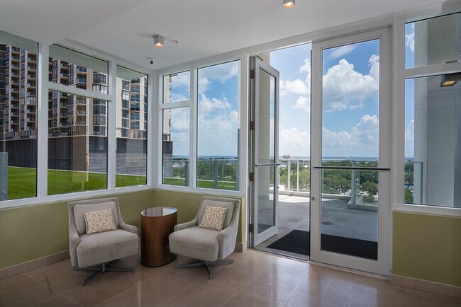 Building Photo - Luxury 2BR Signature Place Condo in Downto...