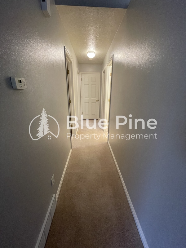 Building Photo - 3863 Ridgeview Cir