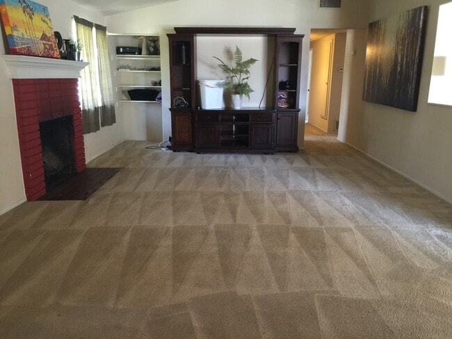 Building Photo - 936 E Collins Ave